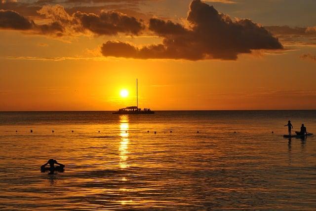 旅行社代訂飯店會比較便宜嗎？